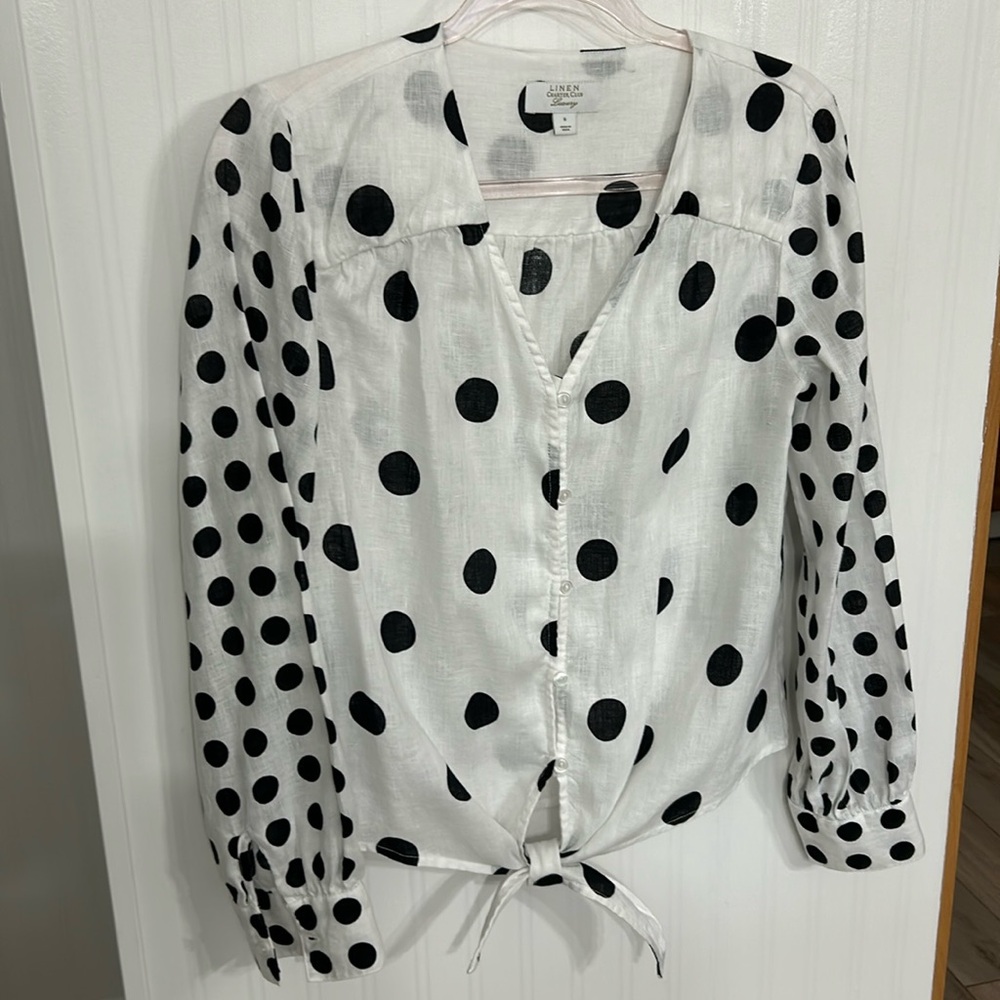 Linen, long sleeve, waist tie top.